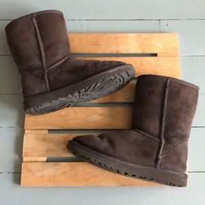 UGG Classic Short Brown Suede Boot size 5